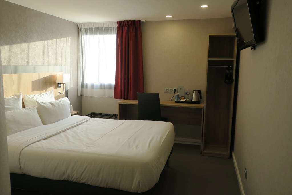 Brit Hotel La Ferte Bernard Kamer foto